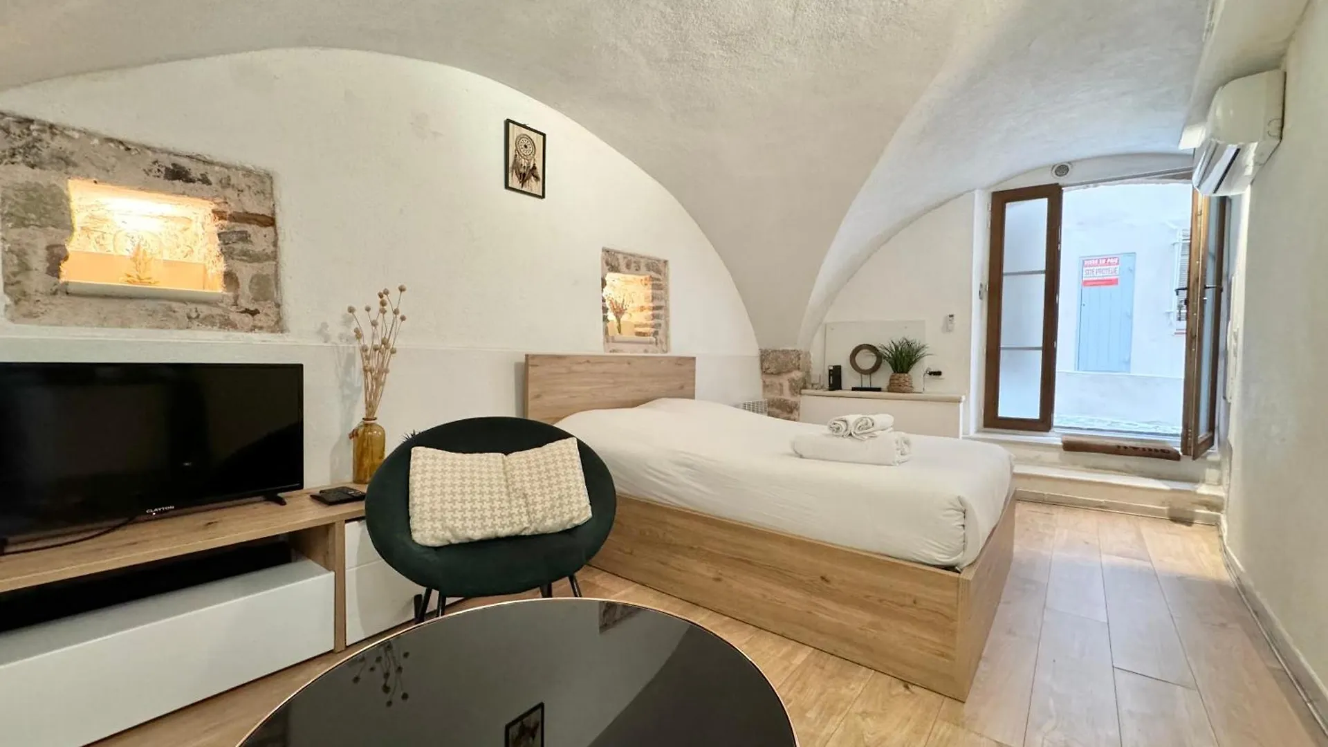 Apartment Studio Vieil Antibes Rue Du Bateau
