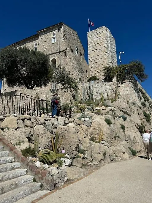 Studio Vieil Antibes Rue Du Bateau 0*,  Francia
