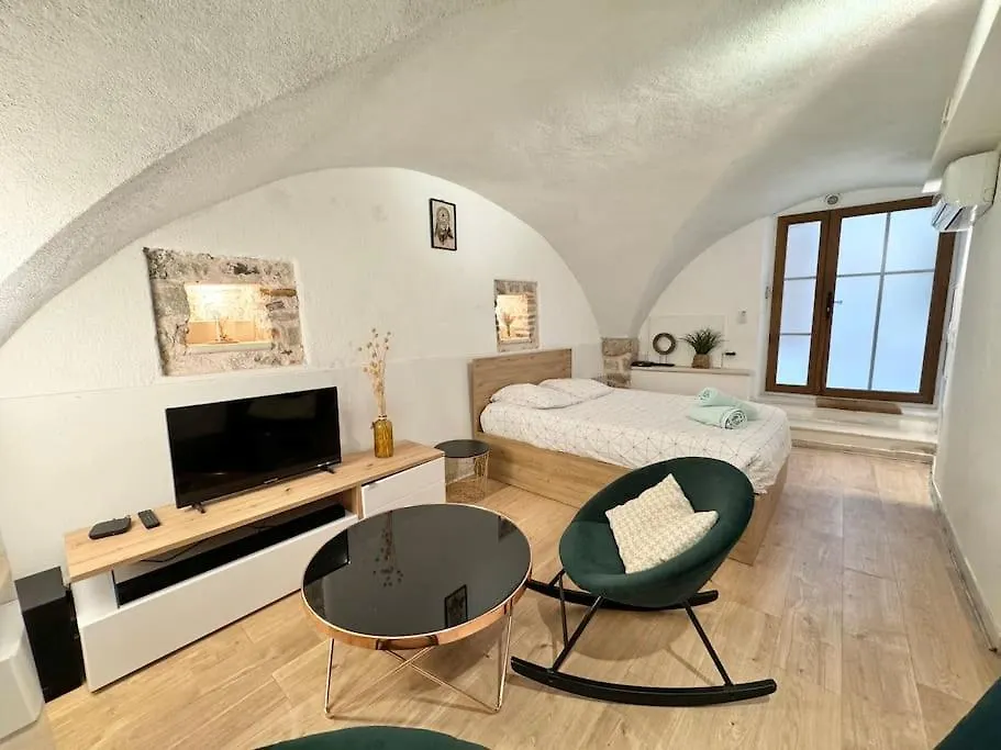 Studio Vieil Antibes Rue Du Bateau 0*,  Francia